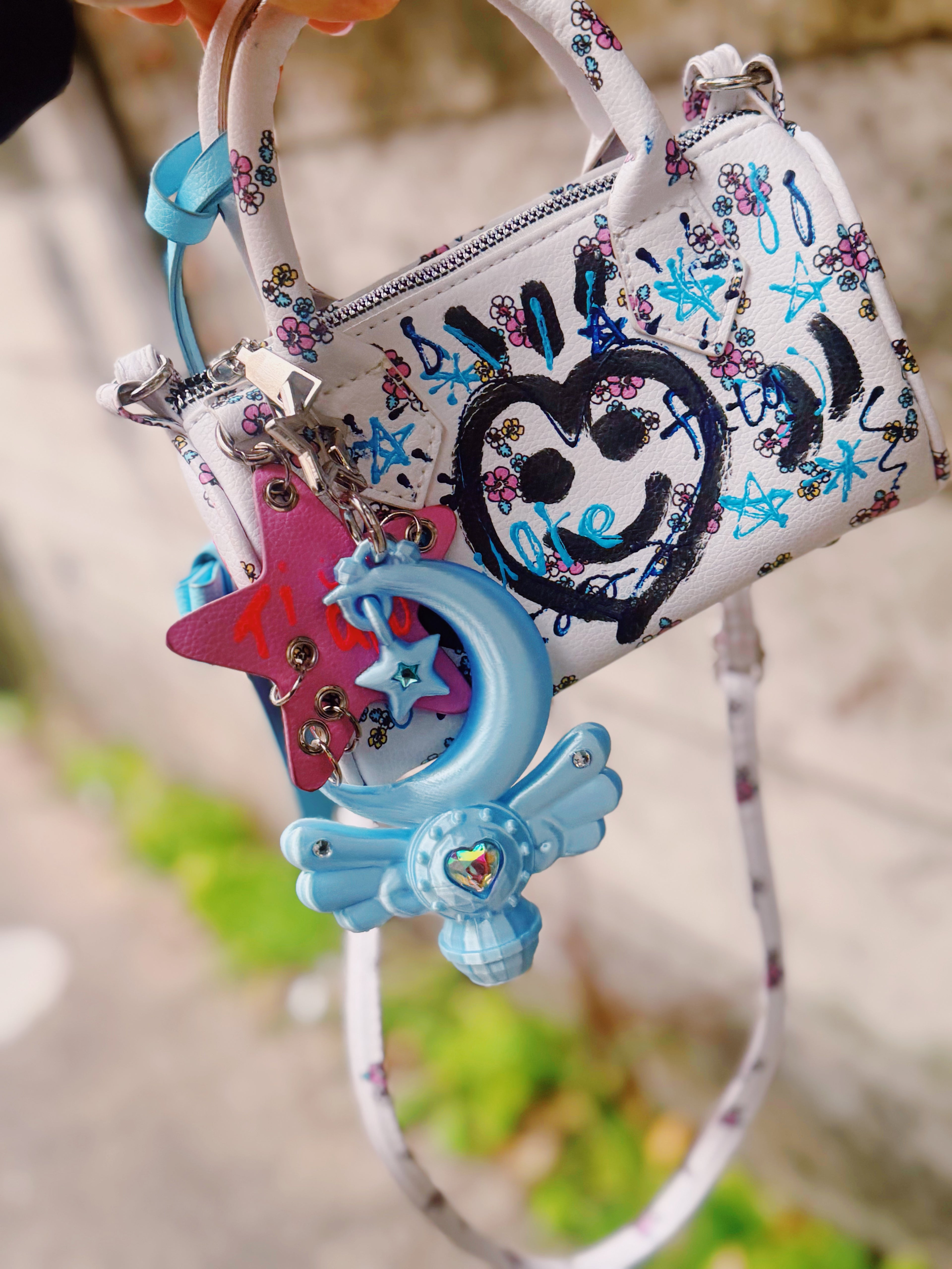 Magical Lip Wand -Moon（Light Blue）　マジカルリップワンド（ムーン）